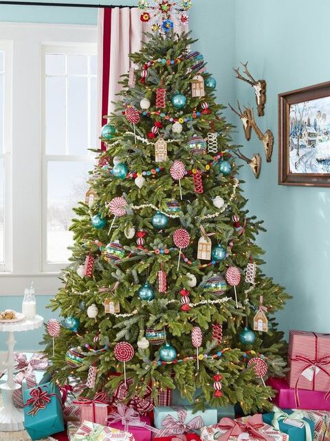 Decorated Christmas tree with colorful wrapped gifts.